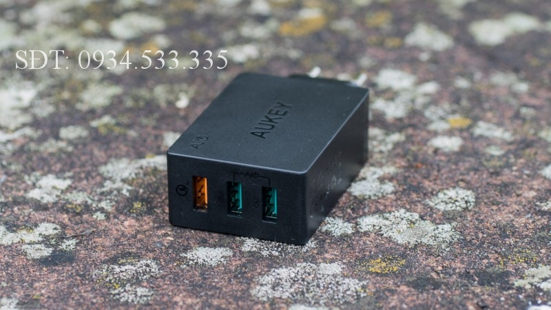 Sạc Aukey PA T2 Sạc Nhanh Quick Charge 2.0 42W 3 cổng